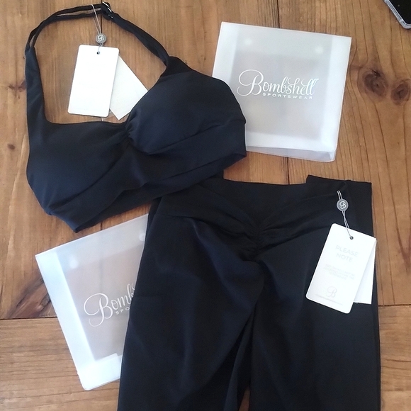 ❌SOLD❌ Bombshell SET V Back Leggings & Sports Bra Large - Picture 4 of 5